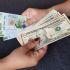 Especulación sobre la Fed sacude al peso mexicano y pierde frente al dólar.