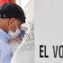 Ciudadanos emiten su voto para el Proceso Electoral Local Extraordinario de la Elección del Poder Judicial 2024-2025 en la casilla ubicada en la Escuela República Española de la alcaldía Iztacalco.