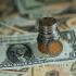 ¿Qué pasa con el peso mexicano? Acumula cinco semanas de depreciación frente al dólar.