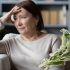 Algunos estudios científicos sugieren que la salvia podría ayudar a reducir la frecuencia de los bochornos y sudoración por menopausia.