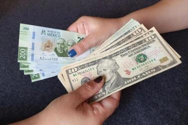 ¿Por qué aumentaron las remesas a México si se enviaron menos dólares?