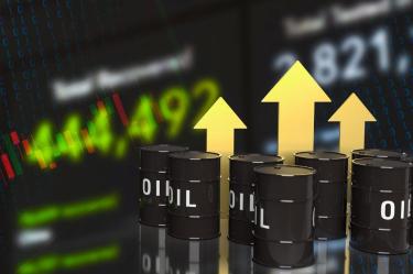 Caen los precios del petróleo tras negociaciones entre EU e Irán.