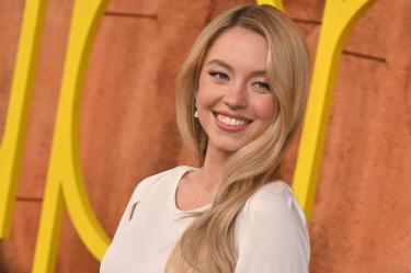 Sydney Sweeney en alfombra roja de serie Euphoria