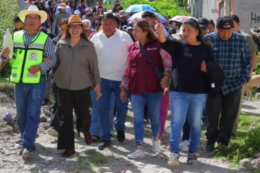 El Gobierno de Ecatepec desplegó un operativo de limpieza para extraer al menos 100 camiones de basura de un predio ilegal de 5 mil metros cuadrados.