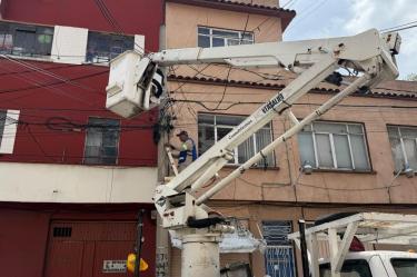Personal de la alcaldía retiró 500 metros de cableado en desuso en calles de la colonia Obrera.