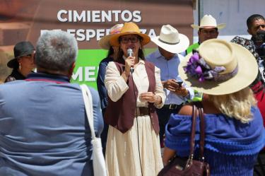 Azucena Cisneros inaugura vialidades en San Francisco de Asís y Jardines de Casanueva.