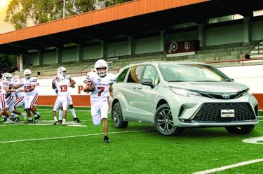 Toyota Sienna se encuentra actualmente en su cuarta generación y esta minivan se prepara para celebrar su trigésimo aniversario, pues fue presentada en 1997.