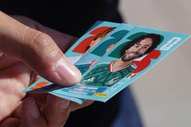 Esto puedes comprar con lo que cuesta llenar el álbum del mundial