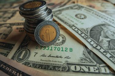 ¿Por qué el peso mexicano podría regresar a los 18 por dólar? Esto dice Bx+