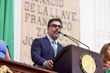 Jesús Sesma Suárez, dirigente del PVEM en la Ciudad de México, expone en el Congreso local la propuesta para sancionar la sumisión química y prevenir bebidas alteradas.