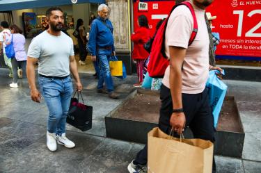 Consumo privado en México repunta 1.2% en marzo; gasto en hogares resurge