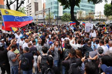 Opositores, trabajadores y estudiantes salieron a las calles de Caracas esta semana para exigir mejores condiciones de vida.