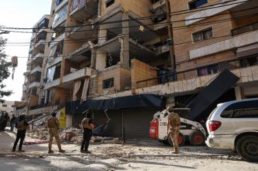 Israel ataca Beirut pese a tregua; un legislador iraní amenaza con tomar represalias