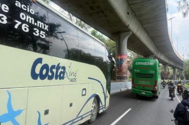 Hallan 59 artefactos en autobús de maestros