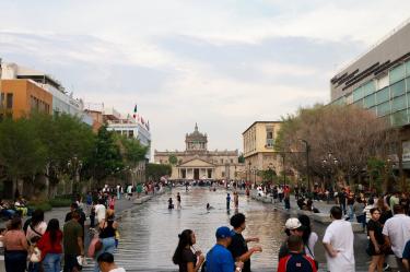 Rehabilitan fuente frente a Museo Cabañas en Guadalajara