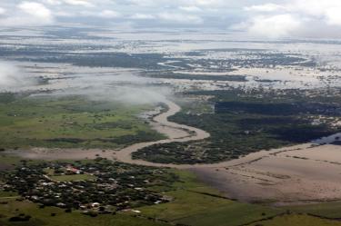 Pemex mantiene vigilancia por mancha oscura en Río Pánuco