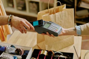Pequeños negocios podrán recibir hasta 105 mil pesos en pagos digitales: Banxico