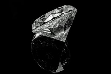 ¿Por qué están cayendo los precios de los diamantes a nivel mundial?