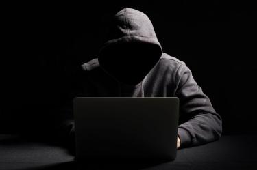 Ya no son los adultos mayores: ahora los jóvenes son las principales víctimas de fraude.
