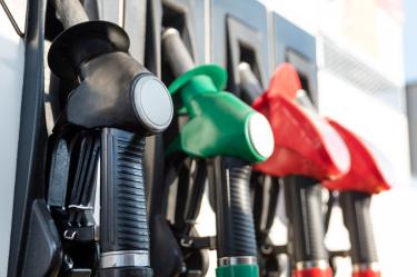Gasolineros acusan presión federal por desabasto y multas.
