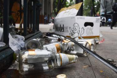 Cuauhtémoc Rivera, presidente de la Alianza Nacional de Pequeños Comerciantes (ANPEC), denuncia en entrevista la afectación al comercio formal, advierte la incentiva de la venta informal de alcohol sin control y critica la falta de protocolos preventivos y de diálogo institucional por parte del gobierno capitalino.




COMENTA ESTE VIDEO Y COMPARTELO CON TUS AMIGOS

Para más información entra: https://www.youtube.com/watch?v=6pLXCoJQvPE


No olvides dejarnos tus comentarios y visitarnos en 

Sitio: http://www.imagenradio.com.mx 
Facebook: https://www.facebook.com/ImagenRadio/?locale=es_LA
Twitter: https://x.com/Imagen_Mx
¡Dale like y suscríbete al canal!:  https://www.youtube.com/channel/UCB0BUmdBOrH9mYU2ebs1eWA


#imagenradio #noticiasenvivo