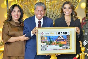 El Gobernador del Zacatecas, David Monreal Ávila, y la directora general de Lotería Nacional, Olivia Salomón, presidieron la ceremonia del Sorteo Mayor No. 4017