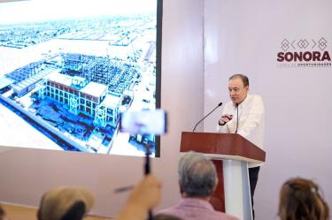 En infraestructura hospitalaria Durazo Montaño destacó la construcción del hospital de San Luis Río Colorado que presenta un avance del 57%