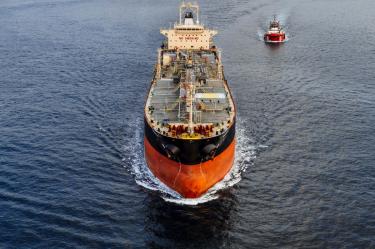 Apertura del estrecho de Ormuz sigue siendo frágil y genera volatilidad en el petróleo.
