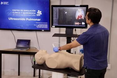 Especialistas de todo el país perfeccionan destrezas técnicas y manejan simulación robótica de tórax en el CSCyQMR del INER antes de la atención médica real.