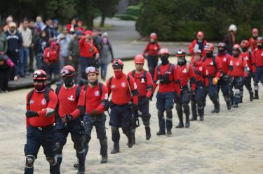 Los Topos surgieron como un grupo de voluntarios tras el devastador terremoto del 19 de septiembre de 1985 en la Ciudad de México.