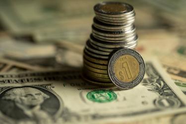Análisis: Peso mexicano pasa por una semana complicada