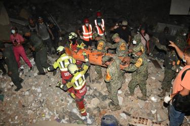Personal del Agrupamiento de Ayuda Humanitaria “Yumare”, del Ejército Mexicano, durante las labores de ayuda