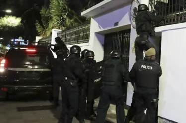 El 5 de abril de 2024, fuerzas policiales de élite ingresaron por la fuerza a la sede diplomática mexicana para arrestar a Jorge Glas.