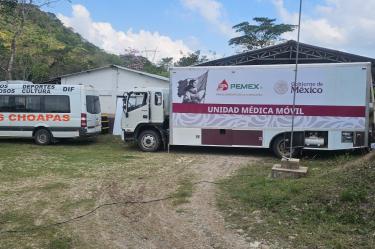 En materia de contención ambiental, se construyeron diques en la periferia del pozo para limitar el flujo de hidrocarburos líquidos hacia las zonas bajas.