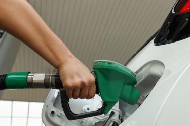 Los topes de precios a las gasolinas y diésel podría mantenerse hasta 2027.