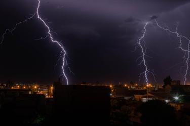 Temporada de rayos. Las principales sierras del país registran la mayor incidencia de tormentas eléctricas al año. Conocer las medidas de protección reduce drásticamente el riesgo de afectaciones a la salud.