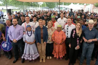 La gobernadora de Chihuahua, Maru Campos, encabezó la entrega de patrullas, cuatrimotos y uniformes para seis municipios