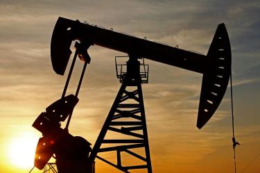 Precios del petróleo cierran la semana sin cambios a la espera de paz en Oriente Medio