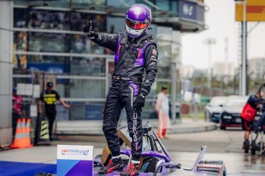 Pascal Wehrlein al llevarse la victoria en la primera carrera en China.