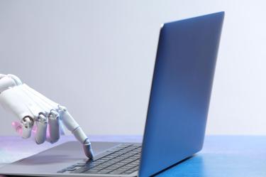 La IA no elimina empleos, pero sí cambia lo que buscan las empresas: OCDE.