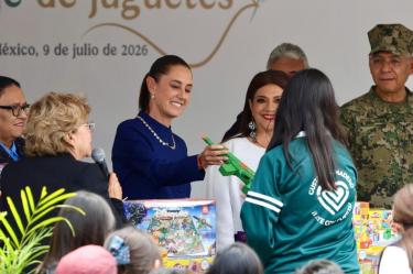 Claudia Sheinbaum encabeza el canje de juguetes bélicos por juegos didácticos, fomentando la prevención de la violencia desde la infancia el 9 de julio de 2026.