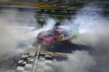 Blaney se afianza en tercer lugar del campeonato