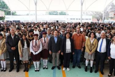 Mario Delgado señaló que el Gobierno de la Presidenta Claudia Sheinbaum Pardo impulsa una República educadora, humanista y científica, y reconoció el trabajo de madres, padres, docentes, directivos y personal educativo que acompaña la formación de niñas, niños y adolescentes en todo el país.