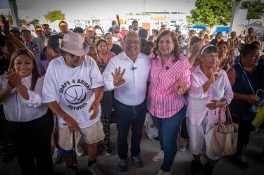 Judith Díaz y Andrés Mijes encabezaron asamblea en Zuazua y exigieron fin a la "frivolidad" en Nuevo León