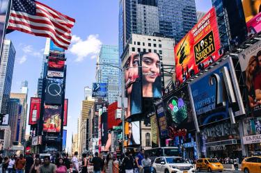 Viajes de mexicanos a EU aumentan 6.1% pese a la caída del turismo.