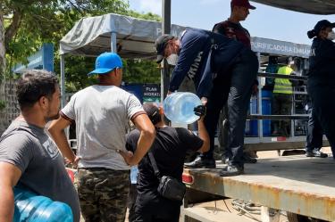 Elementos de la Semar, tienen a su cargo la operación de las cuatro plantas potabilizadoras trasladadas por la institución a Venezuela