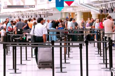 México atrae más turistas, pero gastan menos, revela Gemes.