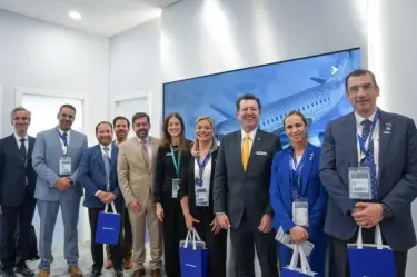 Maru Campos se reúne con representantes de Embraer en Feria Aeroespacial Farnborough 2026