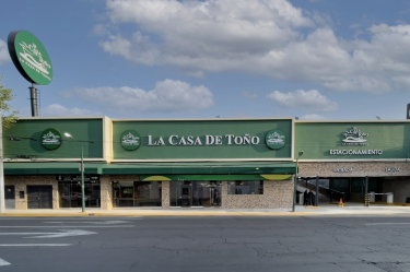La Casa de Toño explora la venta de sus 81 sucursales por más de 400 millones de dólares para impulsar su expansión.