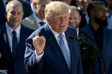 Trump impondrá aranceles de entre 10% y 12.5% a 60 países argumentando falta de aplicación contra el trabajo forzoso.
